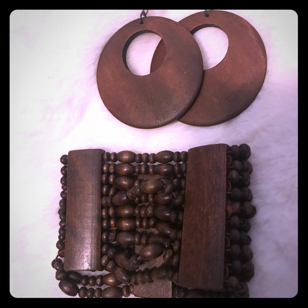 Wooden Earring and Bracelet set!